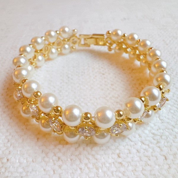 Between Elegance And Sparkle Bracelet